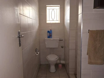 2 Bedroom Flat & Apartment