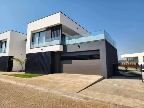 4 Bedroom Flat & Apartment