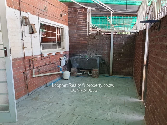 Spacious 3-bed Garden Flat in Avenues — Private Garden & Borehole