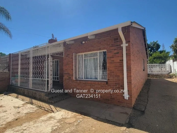 Charming 3-Bedroom House with Servants Quarters for sale in Paddonhurst near Bulawayo 