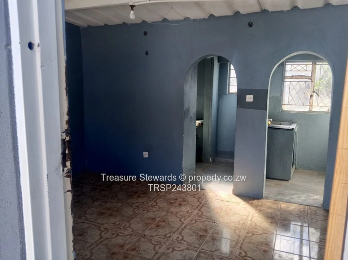 1-Bed Cottage with Courtyard & Borehole, Parktown