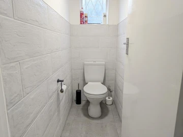 2 Bedroom Flat & Apartment