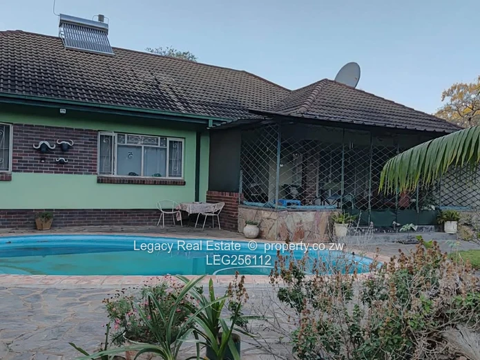 Burnside 4-Bed Oasis: Pool, Borehole & 4047m2 Garden