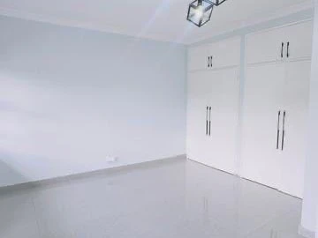 2 Bedroom Flat & Apartment