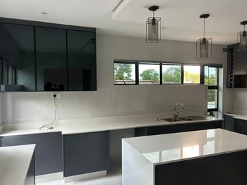 3 Bedroom Flat & Apartment