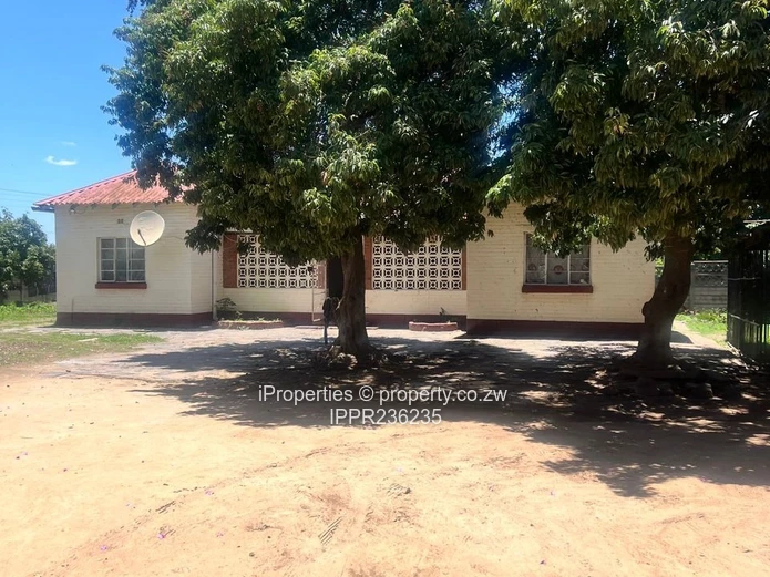 Prime 2,187sqm Property with Main House & Cottage