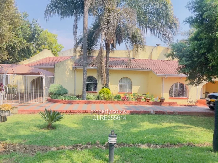 Borrowdale West: 4BR Family Home with Borehole