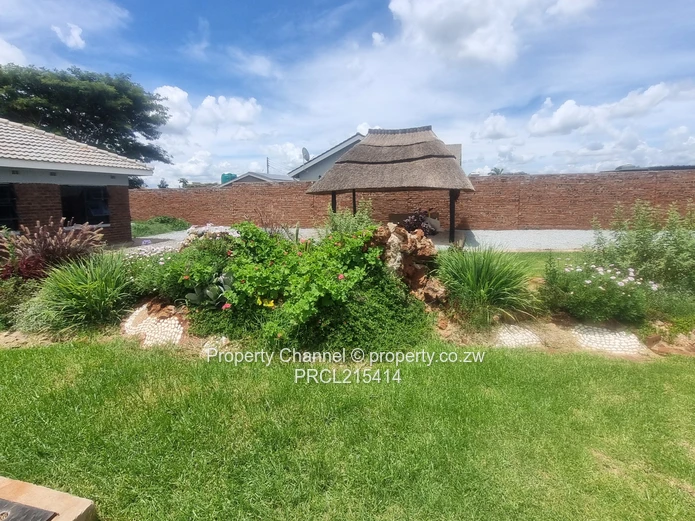 Elegant 5-Bedroom Home With Cottage in Mt Pleasant Heights,