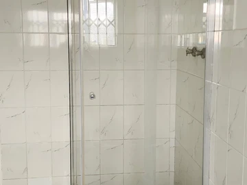 3 Bedroom Flat & Apartment