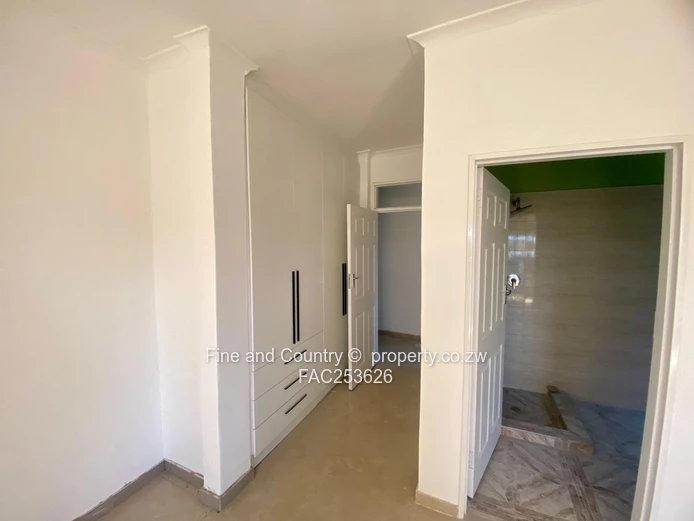 Spacious Family Home with Cottage in Selbourne Park Phase 2