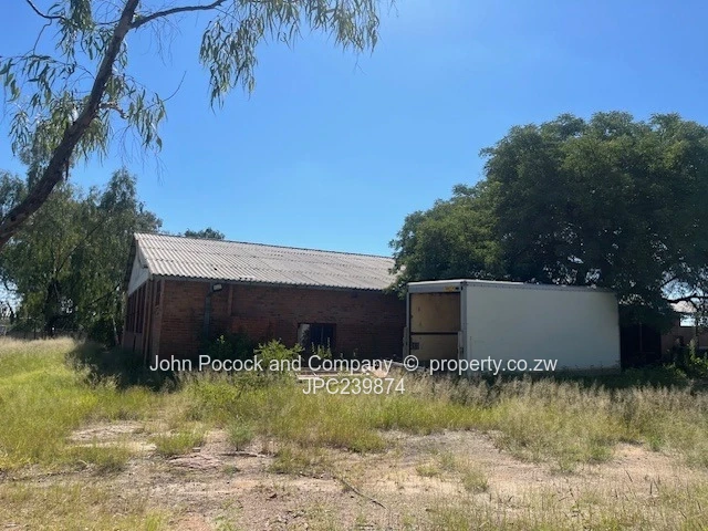 Warehouse/ factory with large yard space (Sole Mandate)