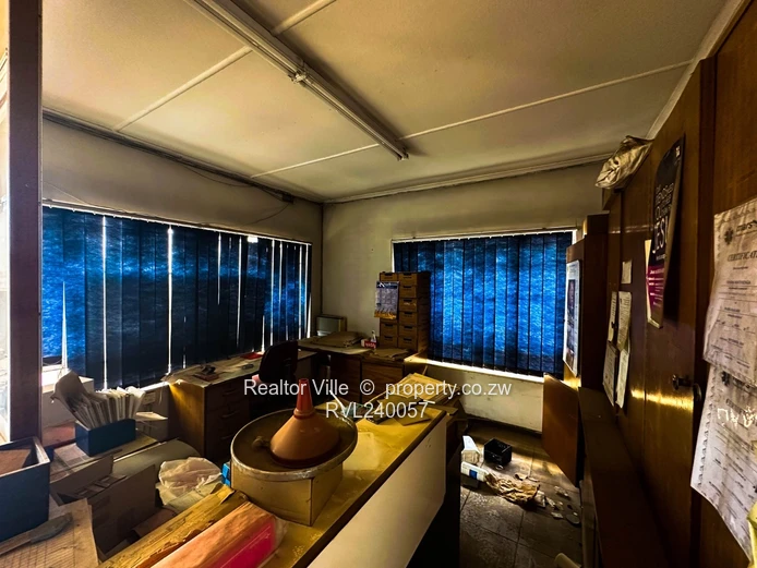 Ardbennie Factory/Warehouse – 5,690m² on 7,399m², Borehole