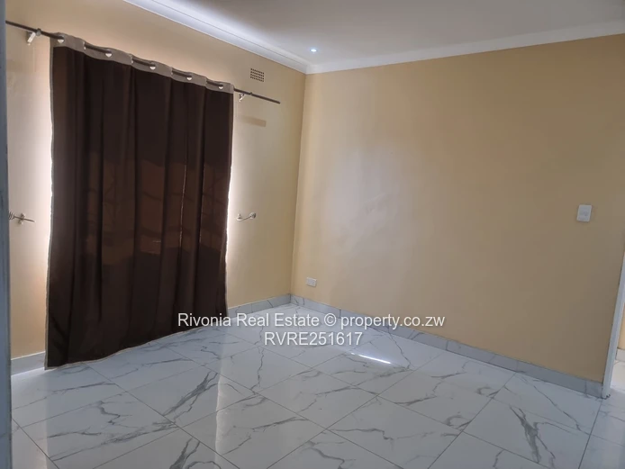 Marlborough 3-Bed Bungalow on 3600m² – Pool & Borehole