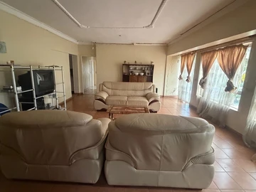 6 Bedroom House