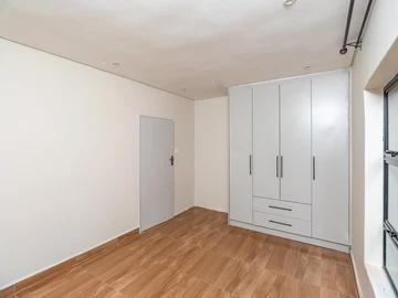 3 Bedroom Flat & Apartment