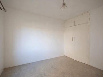 2 Bedroom Flat & Apartment