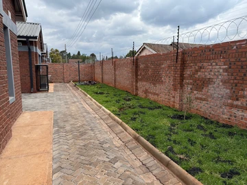 3 Unit Townhouse Complex