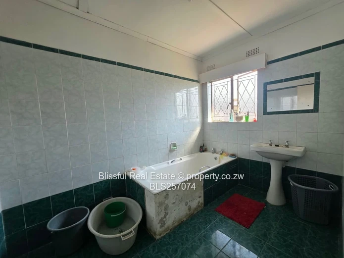 3-bedroom house for rent in Westgate