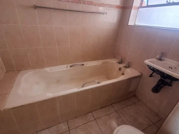 2 Bedroom Flat & Apartment