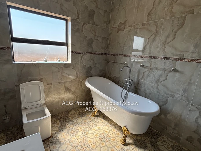 6 Bed House To Rent In Gletwyn 
