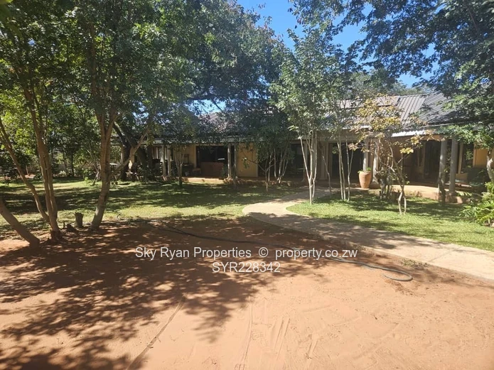Victoria Falls Luxurious Property For Sale