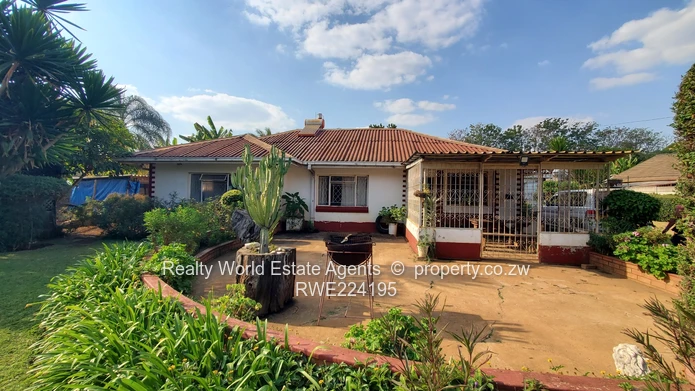 Eastlea House For Sale-Suitable for Commercial Use