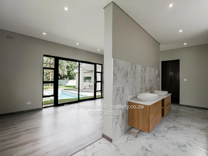 Striking Contemporary Living (Sole Mandate)