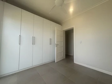 3 Bedroom Flat & Apartment