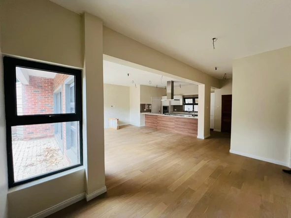 3 Bedroom Flat & Apartment