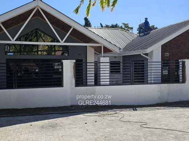 Modern 3BR Marlborough Home — 3 Baths, Borehole, Island Kitchen