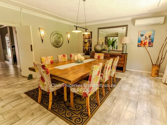 Elegant 5 Bedroom Guest Lodge/Family Retreat.