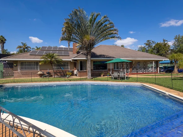 Versatile Property For Commercial Or Residential