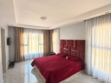 4 Bedroom Garden Flat