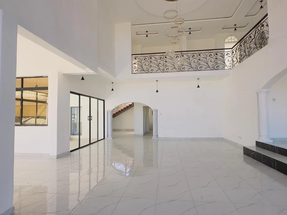 4 Bedroom Flat & Apartment