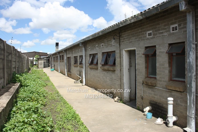 Spacious factory/warehouse