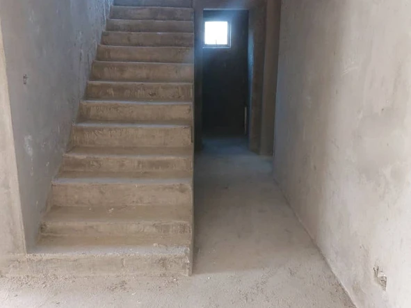 4 Bedroom Flat & Apartment