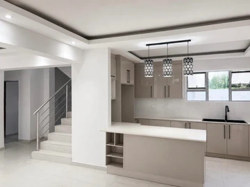 4 Bedroom Flat & Apartment