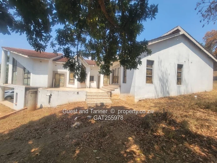 Glen Lorne | Spacious 6-Bedroom Family Home (Sole Mandate)