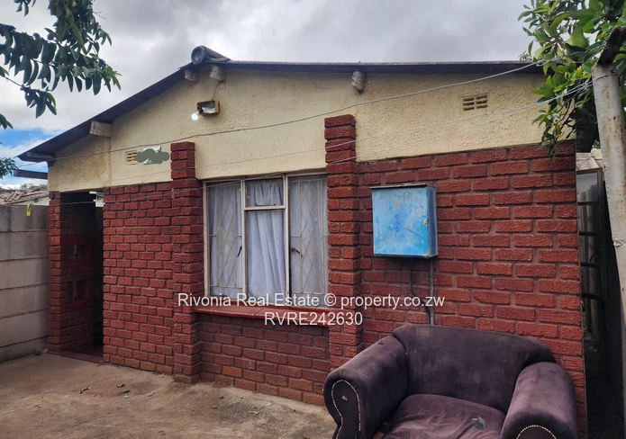 Glen Norah 4-Bed Redbrick Home with Rental Rooms