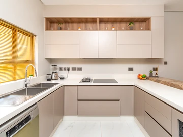 3 Bedroom Flat & Apartment