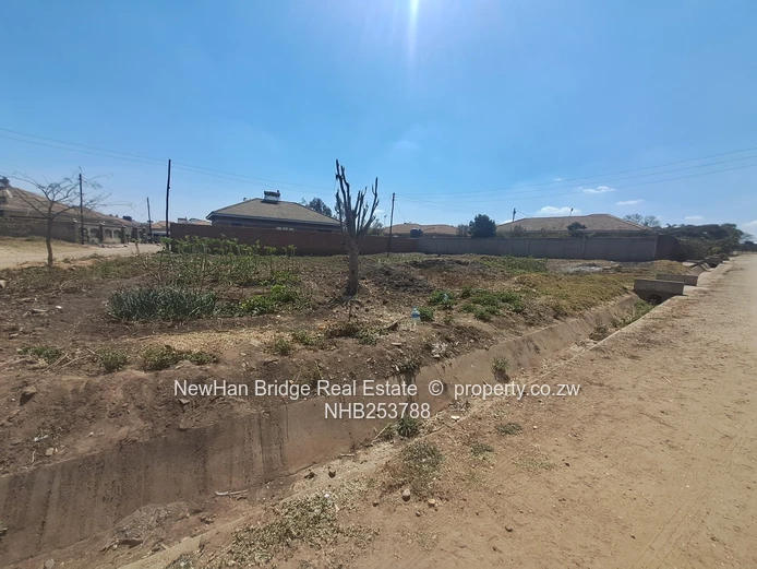 Sunlit 712m² Main-Road Corner Stand in Waterfalls — Tarred & Mains (Sole Mandate)