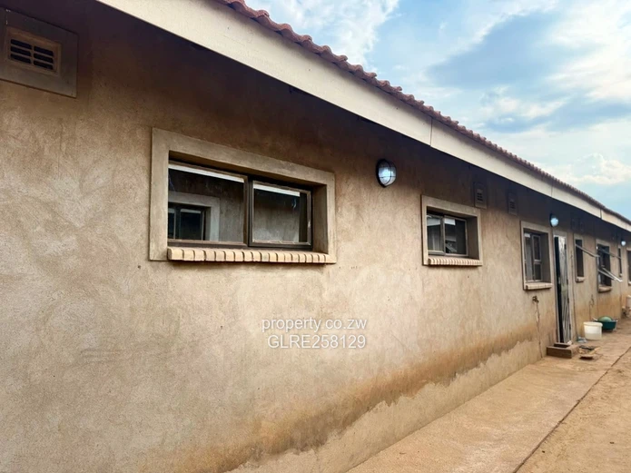 Glaudina 4-Bed Home - Tiled Roof, Garage & Garden