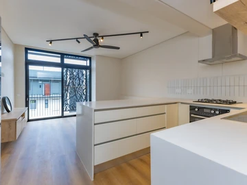 2 Bedroom Flat & Apartment