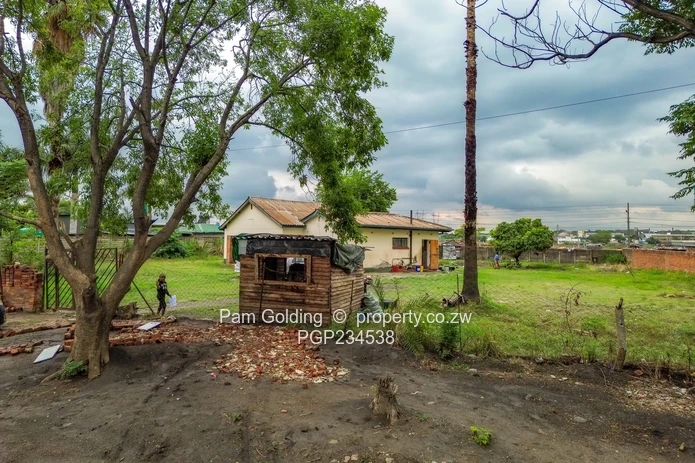 3 Bedroom Fixer Upper Near HIT