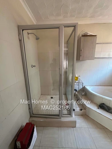 Hatcliffe: Modern 6-Bed, 3-Bath Home with Borehole (Sole Mandate)