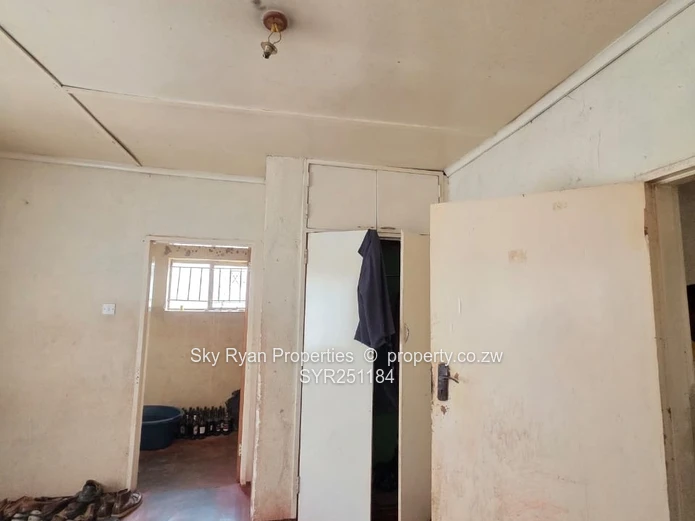 Chitungwiza Unit F House For Sale 