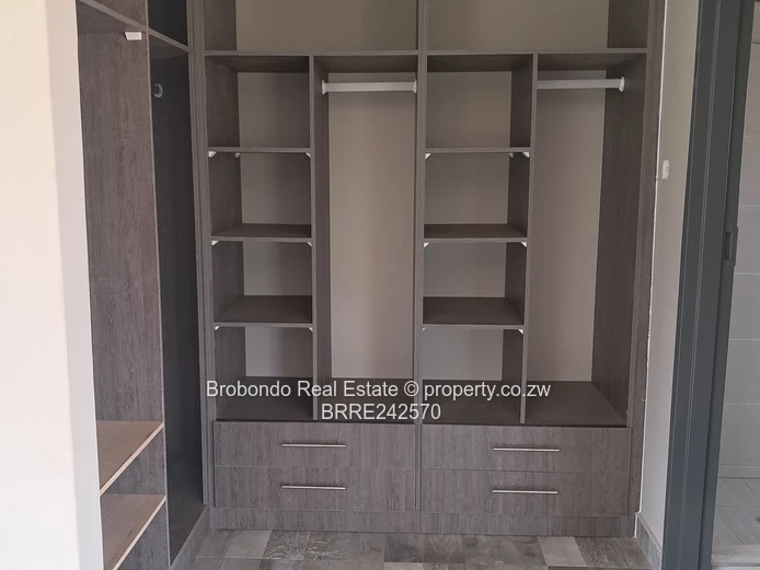 Discover this modern and luxury newly built property in Brookview for Sale! 