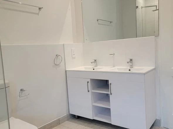 2 Bedroom Flat & Apartment