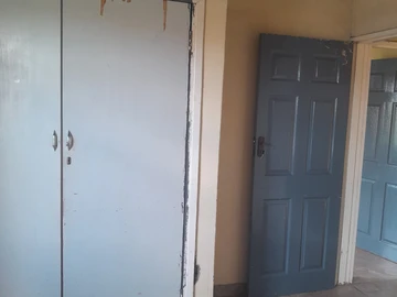 2 Bedroom Flat & Apartment