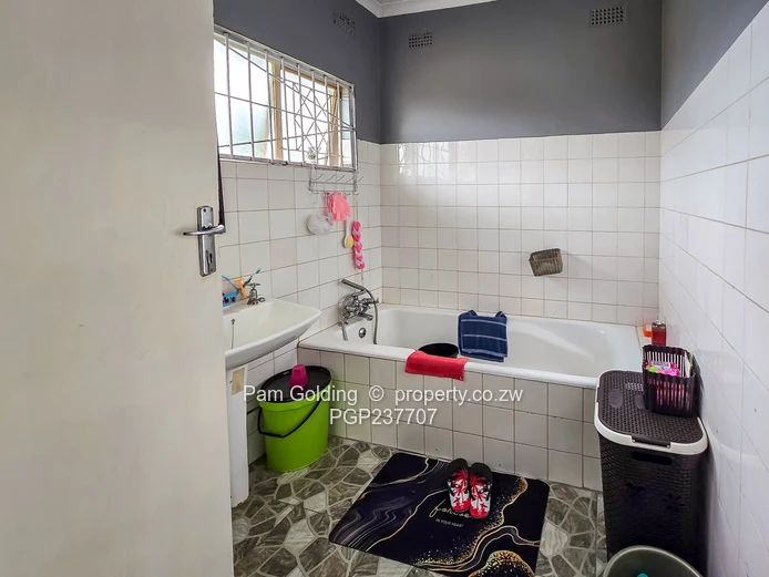 Four Bed Property With Great Potential (Sole Mandate)